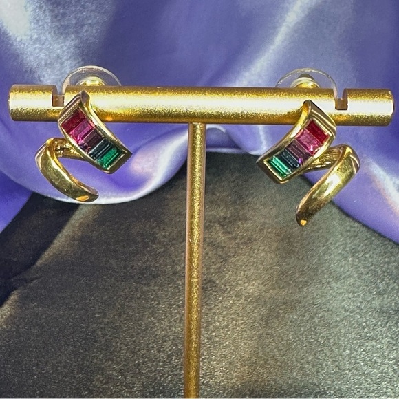 Vintage Roman gold tone Rhinestone swirl earrings - Picture 7 of 13